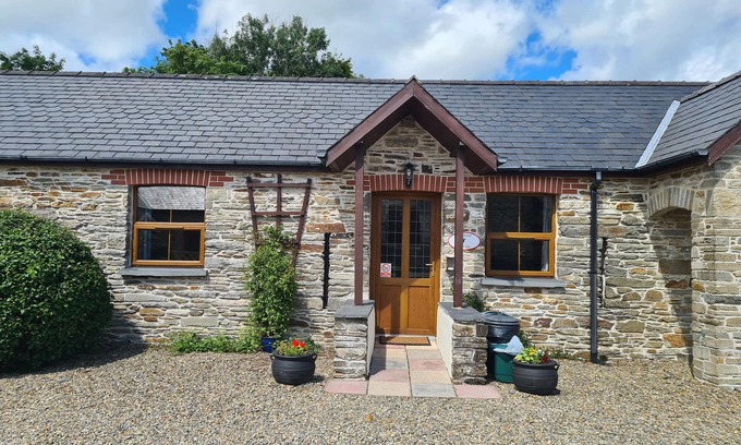 Whitland Cottage | KINGFISHER COTTAGE, pet friendly, avec piscine en Llanboidy, Réf 924587