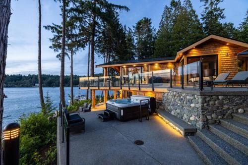 Juan de Fuca Electoral Area Maison | Kingfisher Manor