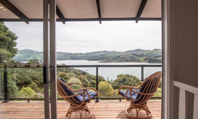 Akaroa Maison | Kingfisher's Perch - Takamatua Holiday Home