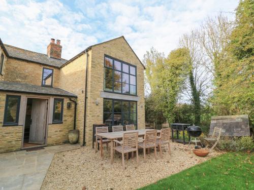 Bampton Maison | Kingfishers