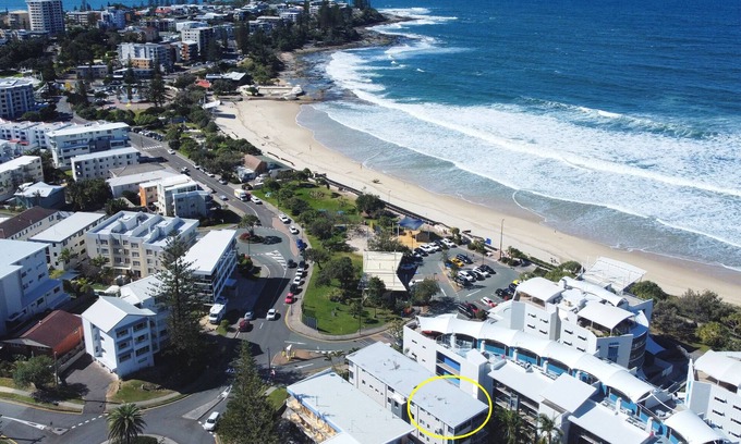 Moreton Bay Region Appartement | Kings Beach, only 30 metres to beach and shops!