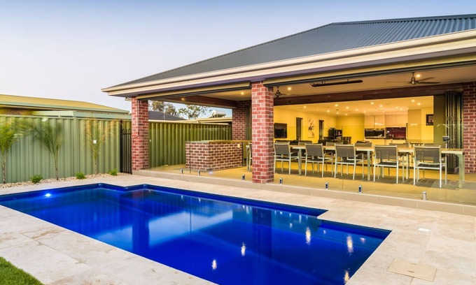 Yarrawonga Maison | Kings House - Central Yarrawonga avec SOLAR IN GROUND POOL!