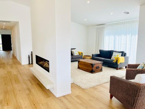 Kinloch Maison | Kinloch Lake View