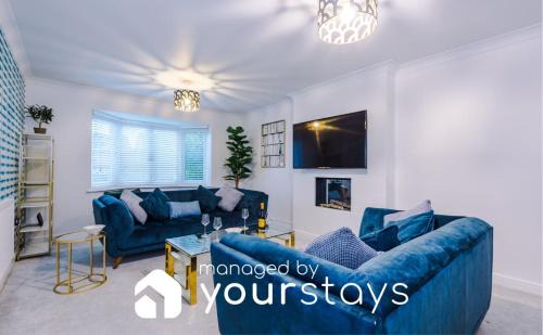 Newcastle-Under-Lyme Maison | Kinship House by YourStays - Stunning Holiday Home in the Suburbs