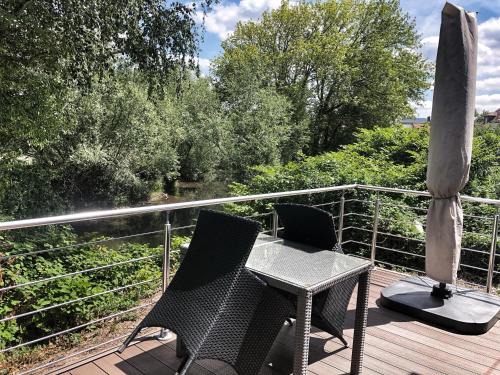 Gelnhausen Appartement | Kinzigloft mit Blick auf den Fluss
