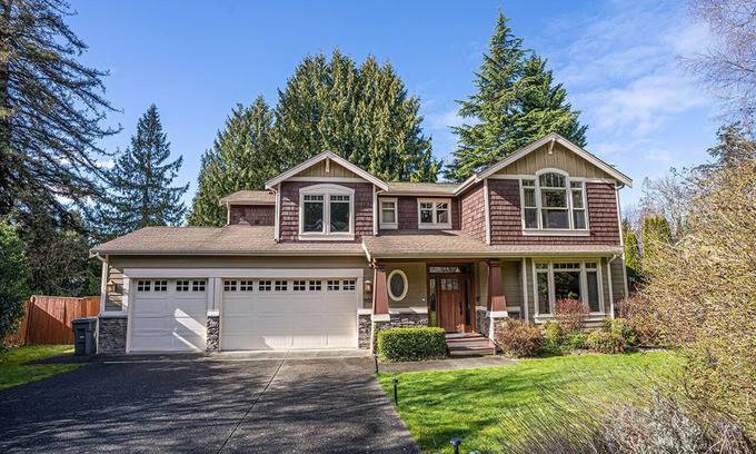 South Juanita Maison | Kirkland's Expansive Custom Built Home Near Juanita