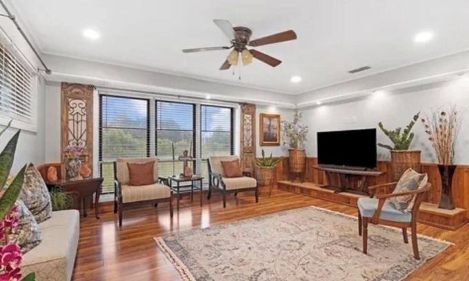 Kilgore Maison | Kirk’s Kilgore Kottage - 3 bedrooms, 2 bath House