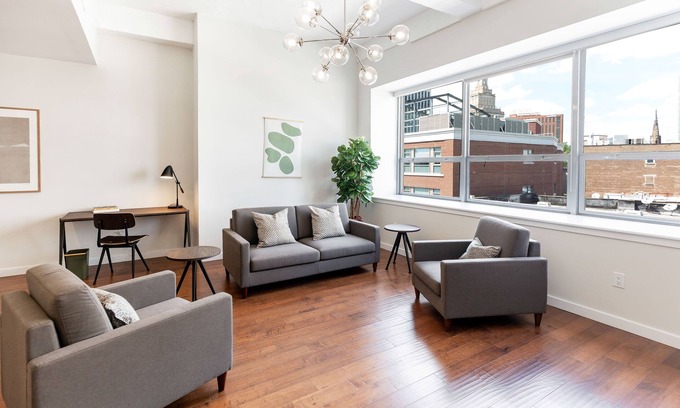 Central Business District Appartement | Kislak 302 Spacious 1BR in Heart of Downtown