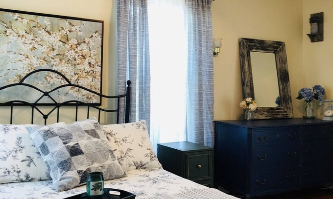 Dover Maison | 💋Kissing Downtown - Parking Spot! Sleeps 5🖐Free Wine🍷