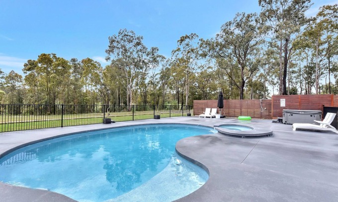 Kitchener Maison | Kitchener Country Estate with Pool Hot Tub on private acres that sleeps up to 18