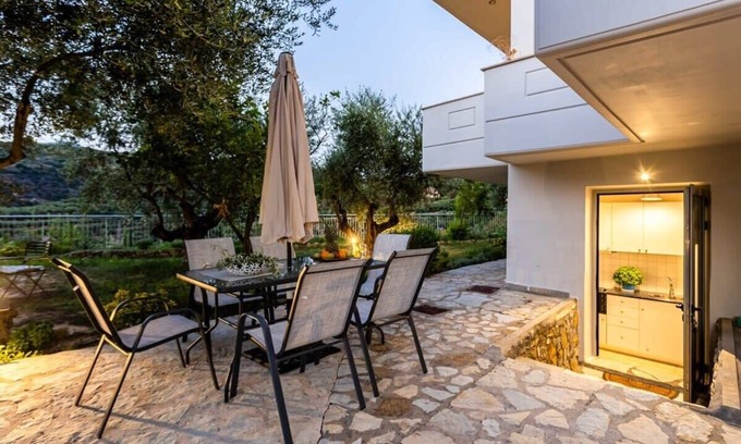 Kitries Maison | Kitries Summer Getaway - Eden Sandy Suite