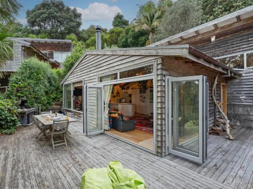 Onemana Maison | Kiwi Charmer - Onemana Holiday Home