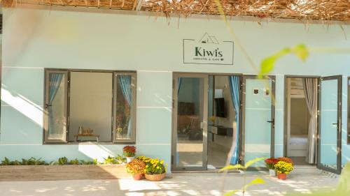 Old Quarter Maison | Kiwi's Homestay & Cafe