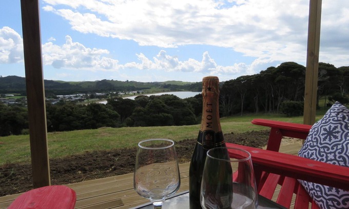 Cable Bay Cabine | Kiwi Scenic Retreat