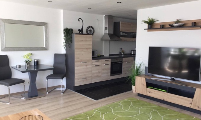 Kaiserslautern Appartement | KL28: Stylish TLA/TLF Apartment in the Heart of Kaiserslautern