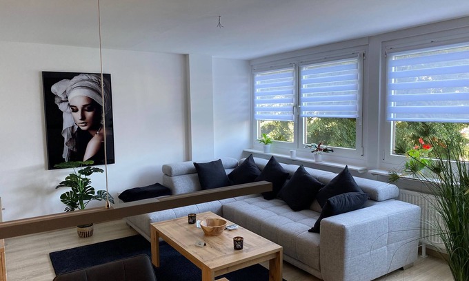Kaiserslautern Appartement | KL37: Stunning High-End 2BR in Kaiserslautern City with AC + Prime Location