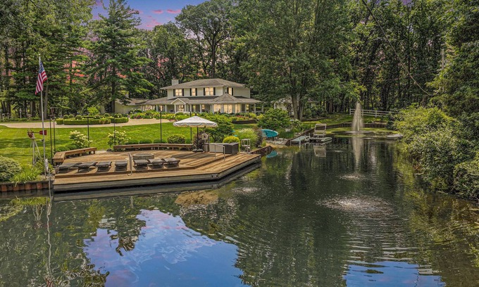 White Pigeon Maison | Klinger Lake Cove - Sleeps 16-24