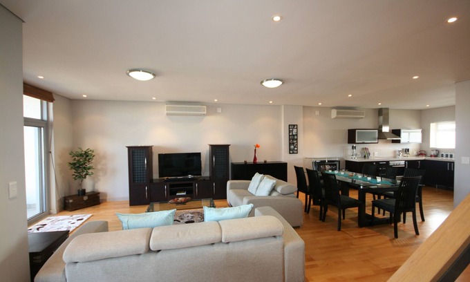Century City Appartement | Knightsbridge 902E by CTHA