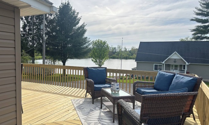 Cambridge Springs Maison | KnotRLake a cozy get-a-way with a lake view!