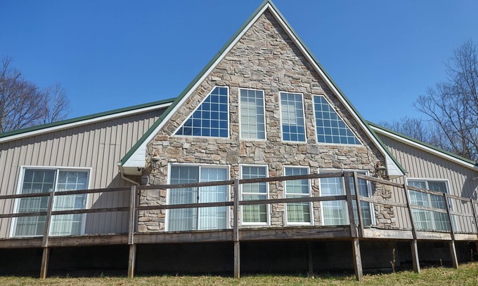 Frametown Maison | Knotty Knob is your mountain get away!