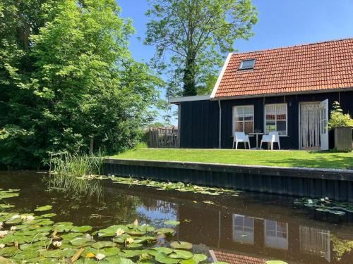 Jorwert Appartement | Knus Afke appartement aan het water in Jorwert