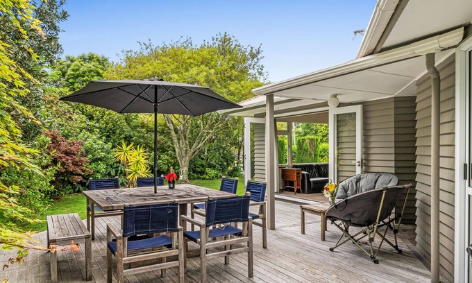 Waikanae Maison | Kohekohe Garden Cottage - Waikanae Holiday Home