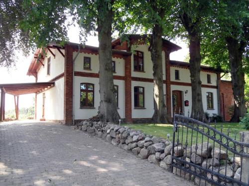 Kirch Mulsow Appartement | Komfortable Ferienwohnung "Vier Linden", ruhige dörfliche Lage, 20 min zur Küste