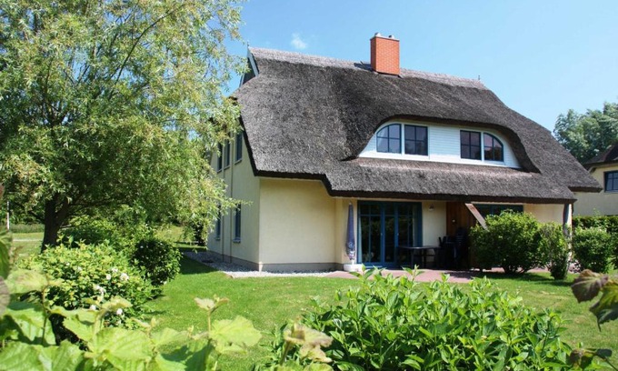 Puddemin Maison | Komfortables Reetdachferienhaus Hasel 1