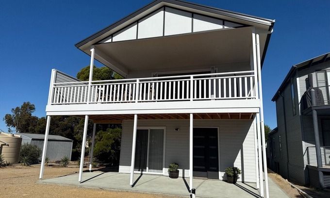Muloowurtie Maison | Koolywurtie- Spacious, 5 bedrooms, close to beach!