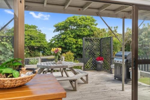 Omapere Maison | Kotare Retreat - Omapere Holiday Home