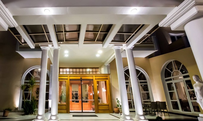Drama Hôtel | Kouros Hotel