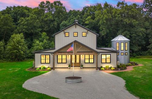 Tefft Maison | Kouts Home High-End Retreat in Secluded Setting