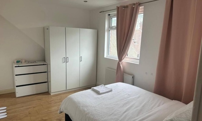 Thamesmead East Maison | Kozy Roomz - A place like home