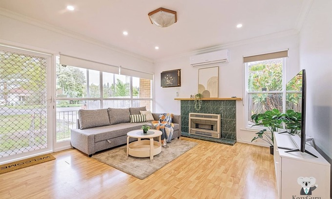 Maidstone Maison | KozyGuru | 3BR Close to Vic Uni and Footscray Hosp