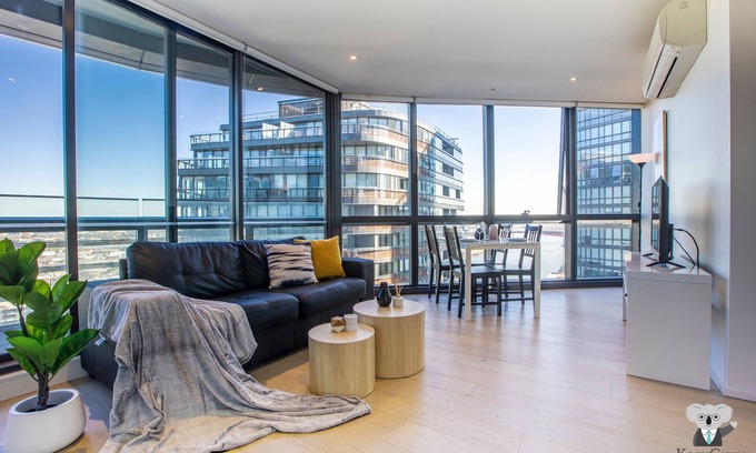 Docklands Appartement | KOZYGURU | DOCKLANDS | HIGH LEVEL WATERVIEW | 1BED | POOL | VDO883