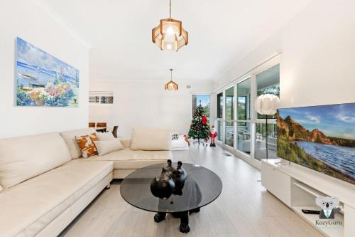 Forestville Appartement | KozyGuru Forestville Charming 3BR House
