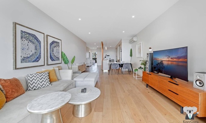 Banksmeadow Appartement | KozyGuru | Pagewood | Cosy Clean 2Bed Apt