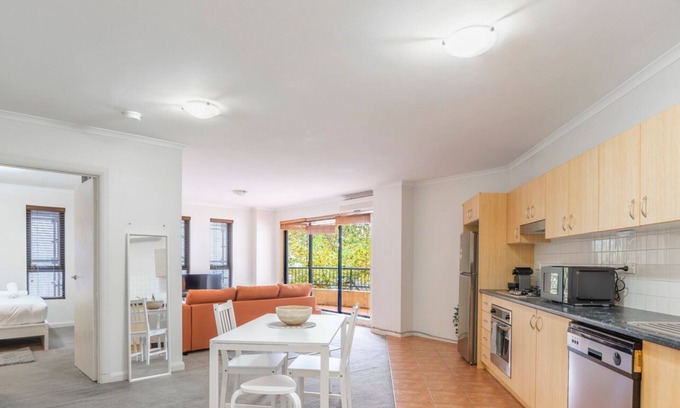 Redfern Appartement | KozyGuru | Redfern | Cozy Apt near Train Station
