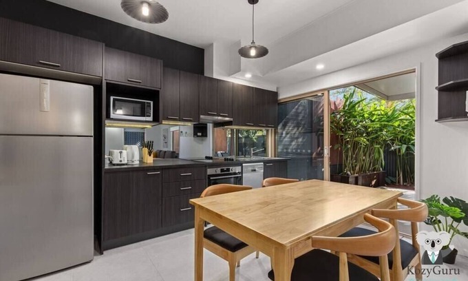 Spring Hill Maison | KozyGuru | Spring Hill | Cosy 1 Bed1Bath