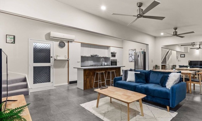 Spring Hill Maison | KozyGuru | Spring Hill | 2 Bed 2.5 Bath
