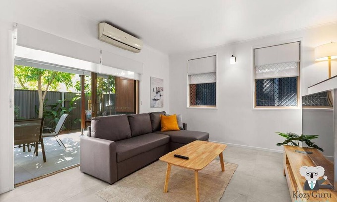 Spring Hill Maison | KozyGuru | Spring Hill | Cosy 1 Bed1Bath
