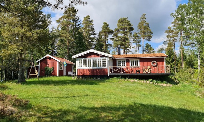 Knared Maison | Krokån hus - vacation in the countryside and on your own riverbank
