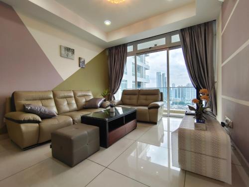 Taman Century Appartement | KSL City Mall 3BR@7-8pax Private Lift & City view+WIFI