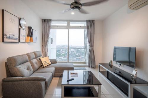 Taman Century Appartement | KSL JB City suite NETFLIX WIFI Youtube