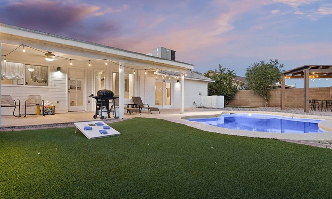 Glendale Maison | {Kulla Oasis}~Family~ Park~Free Heated Pool~ Fast Wi-Fi~ Near Stadium~ 4B2B