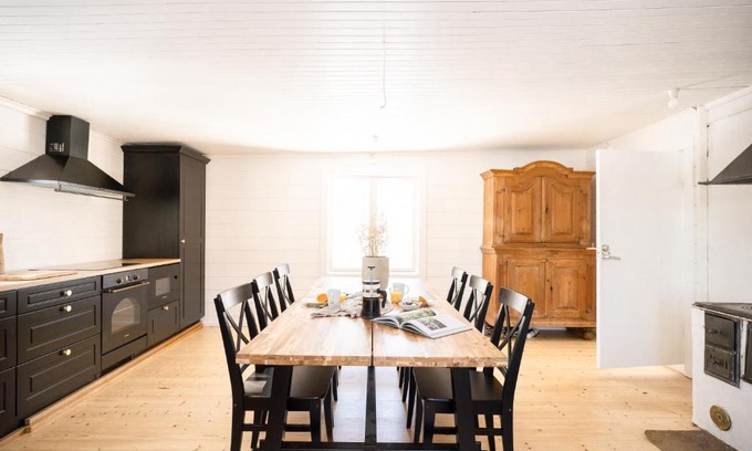 Kirjakkala Maison | Kullanpuu's Farm Stay