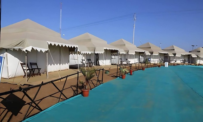 Naini Autre | Kumbh Camp India by Adhvanta
