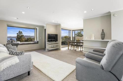 Hilltop Maison | Kurupae House - Taupo Central