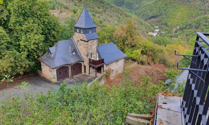 Sauerthal Appartement | Kutscherhaus auf der Sauerburg