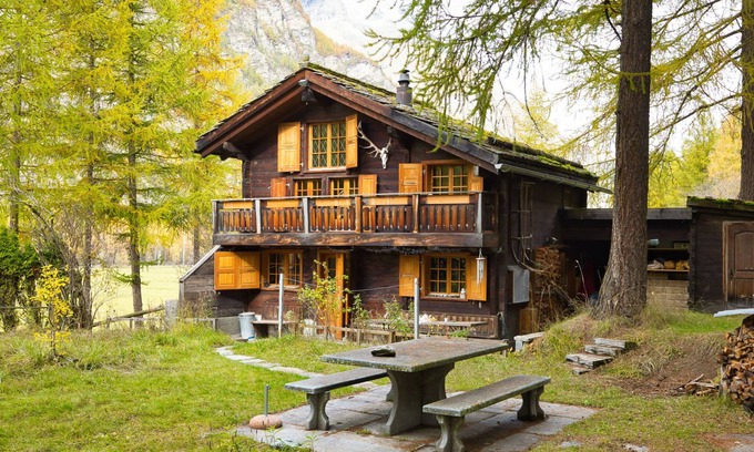 Taesch Maison | Lätthaus Rot by Interhome